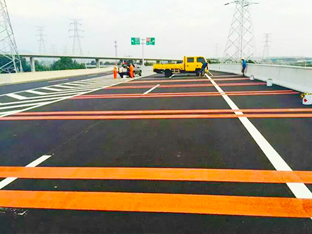 山东青龙高速公路案例彩色沥青，彩色罩